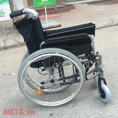 Xe lăn tay tiêu chuẩn