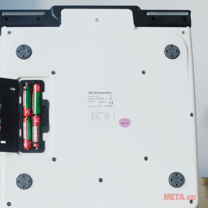 Phía sau có khe cắm pin  Phía sau có khe cắm pin