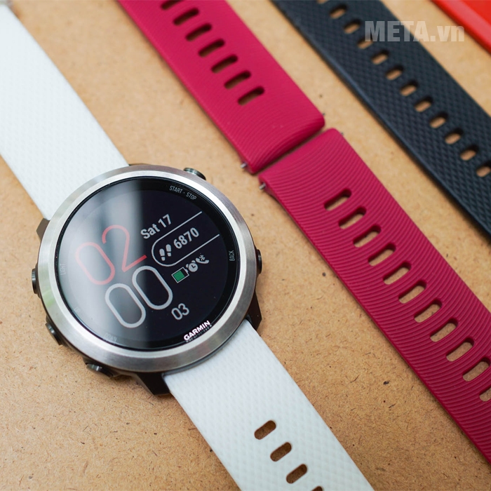 Đồng hồ thông minh Garmin Forerunner 645 Music có thể thay thế các dây đeo khác nhau Đồng hồ thông minh Garmin Forerunner 645 Music có thể thay thế các dây đeo khác nhau