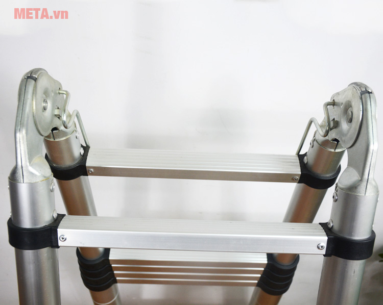 Thang nhôm rút đa năng có tổng 12 bậc Thang nhôm rút đa năng có tổng 12 bậc