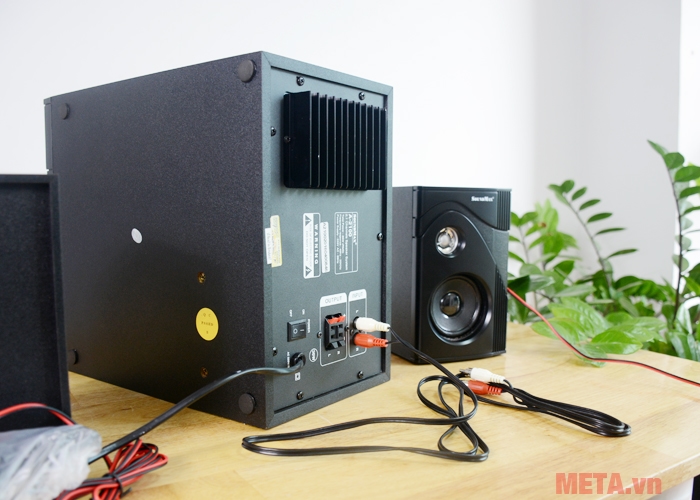 Loa Soundmax A 2100/2.1 được trang bị jack cắm RCA để kết nối với TV Loa Soundmax A 2100/2.1 được trang bị jack cắm RCA để kết nối với TV