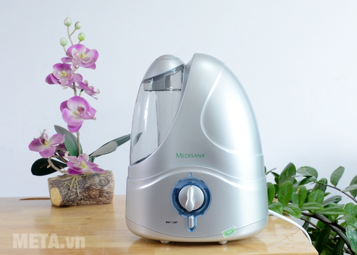 Máy tạo độ ẩm trong phòng UHW có thiết kế sang trọng, phù hợp với mọi không gian