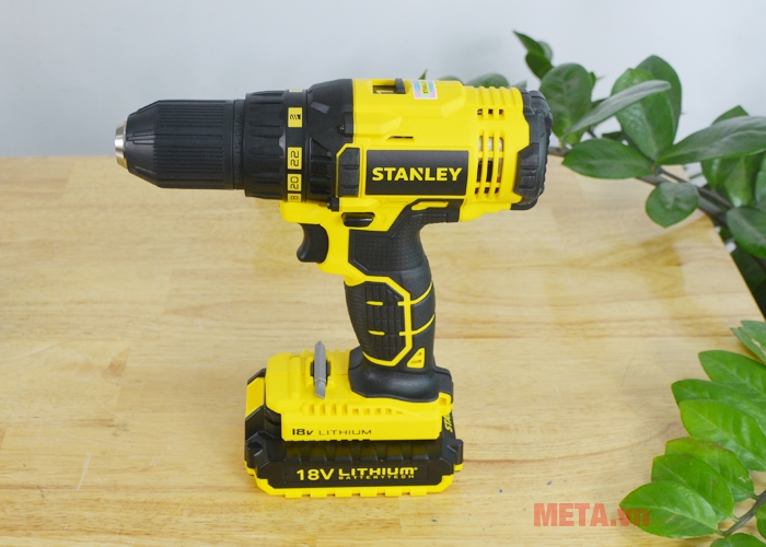 Máy khoan pin Stanley SCD 20C2 12mm - 18V với thiết kế phần mũi khoan.