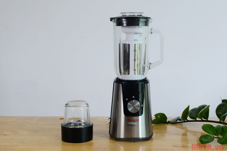 Máy được thiết kế nhỏ gọn không chiếm nhiều diện tích khi sử dụng