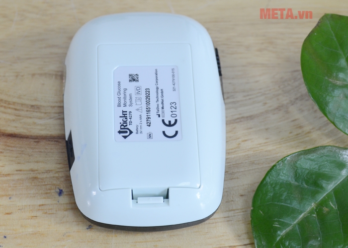 Máy đo đường huyết Uright TD-4279 sử dụng 2 pin AAA 1,5V