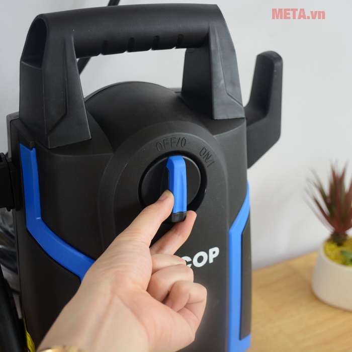 Công tắc ON/OFF ngay trước máy