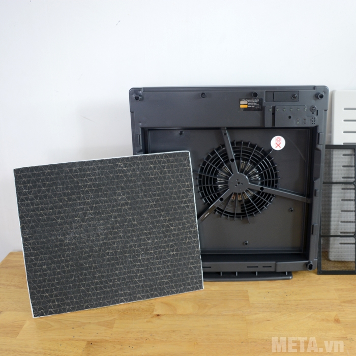 Màng lọc Cacbon phía sau giúp lọc mùi hiệu quả