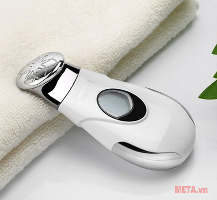 Cận cảnh chiếc máy massage nâng cơ EP-500B.