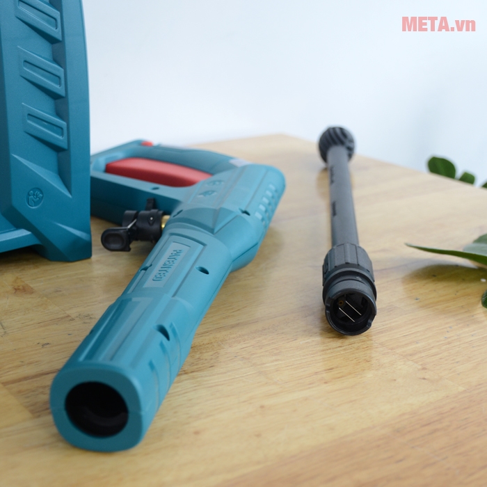 Đầu phun linh hoạt giúp xịt rửa xe cộ dễ dàng