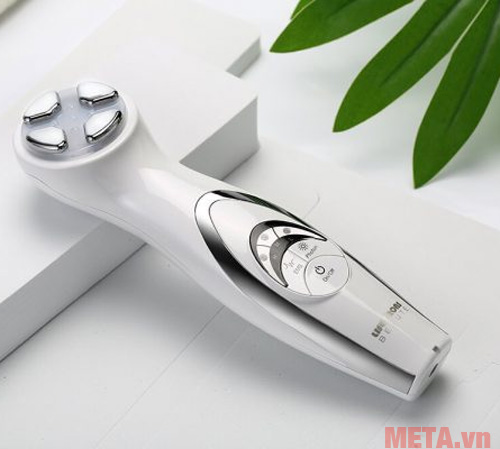 Máy được thiết kế nhỏ gọn