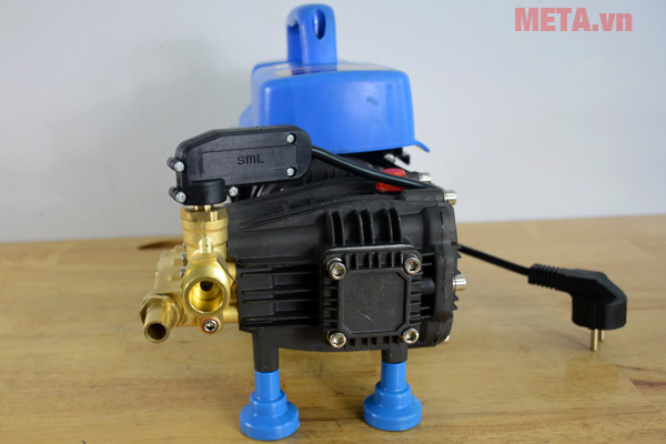 Công tắc bật/tắt được thiết kế ngay trên thân máy Công tắc bật/tắt được thiết kế ngay trên thân máy