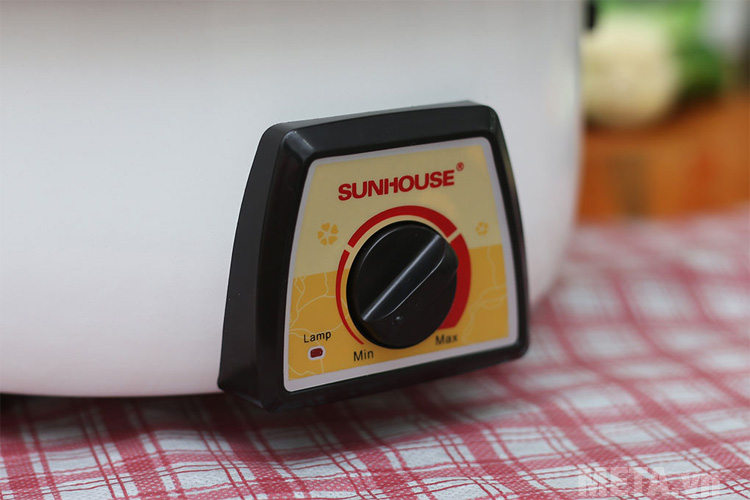 Núm vặn điều khiển chế độ của nồi lẩu điện Sunhouse SHD4521