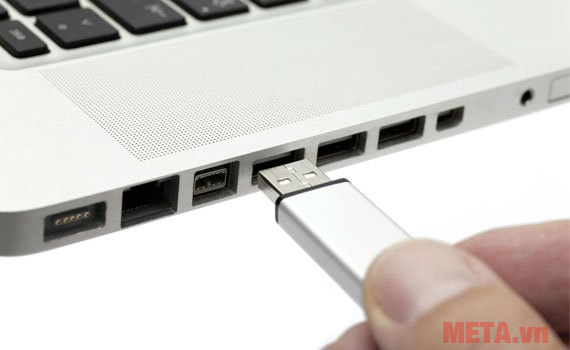 Máy sử dụng cổng kết nối USB 2.0