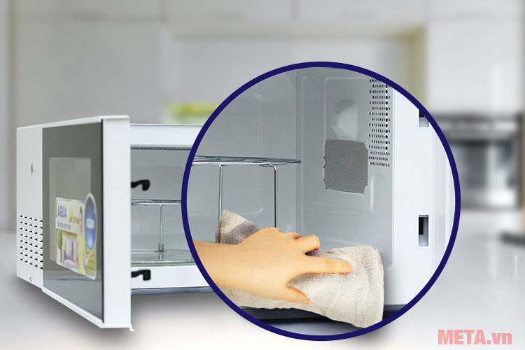 Khoang lò dễ dàng vệ sinh sau khi sử dụng
