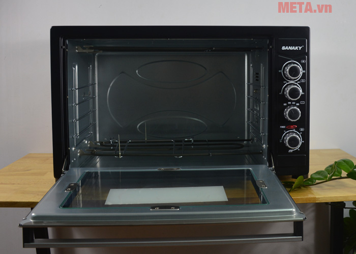 Khoang lò rộng rãi chứa được nhiều đồ ăn Lò nướng