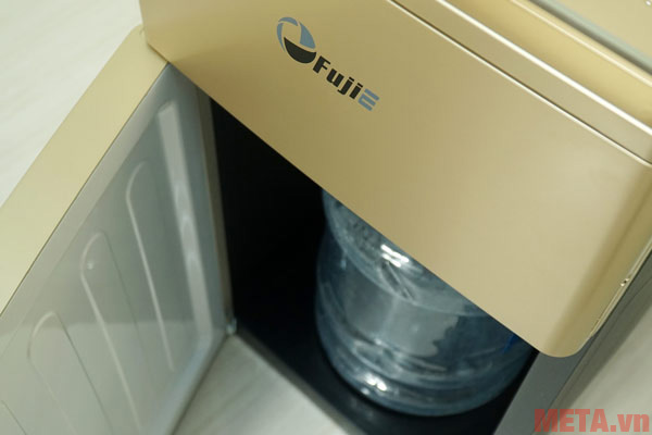 Vị trí bình nước được thiết kế phía dưới