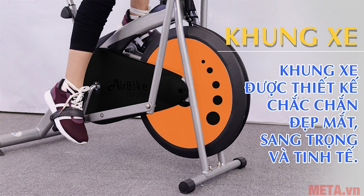 Khung xe được thiết kế chắc chắn đảm bảo an toàn khi tập luyện