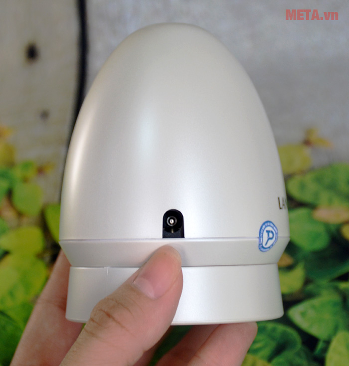 Chân cắm điện tiện lợi khi sử dụng Máy làm sạch da chết gót chân Lanaform Dolce LA131503