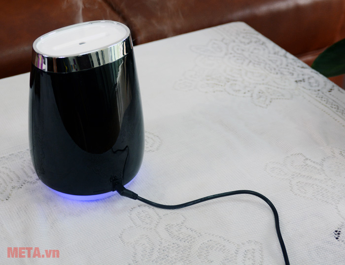 Máy khuếch tán tinh dầu Medisana AD640 Máy khuếch tán tinh dầu Medisana AD640 có dây cắm nguồn nhỏ gọn, tiện lợi