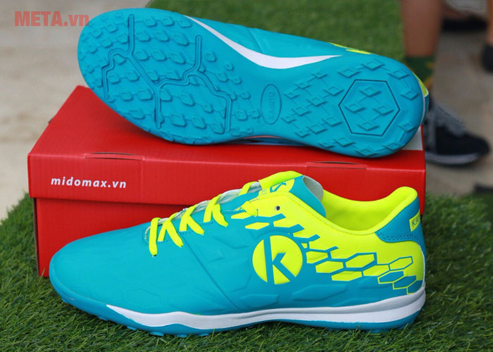 Giày đá bóng có chất liệu cao cấp  Giày đá bóng có chất liệu cao cấp