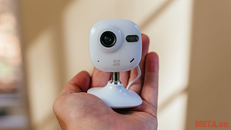 EZVIZ CS-CV200-A0-52WFR Mini Plus có thiết kế nhỏ gọn EZVIZ CS-CV200-A0-52WFR Mini Plus