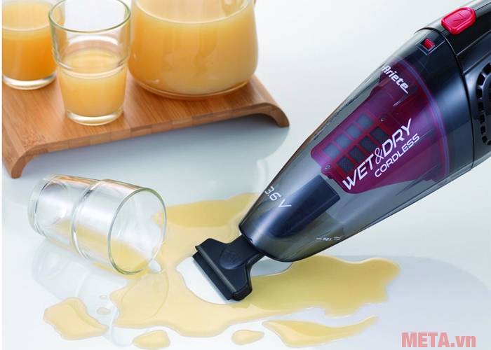 Máy hút bụi ô tô Ariete MOD 2474 có khả năng hút cả nước 