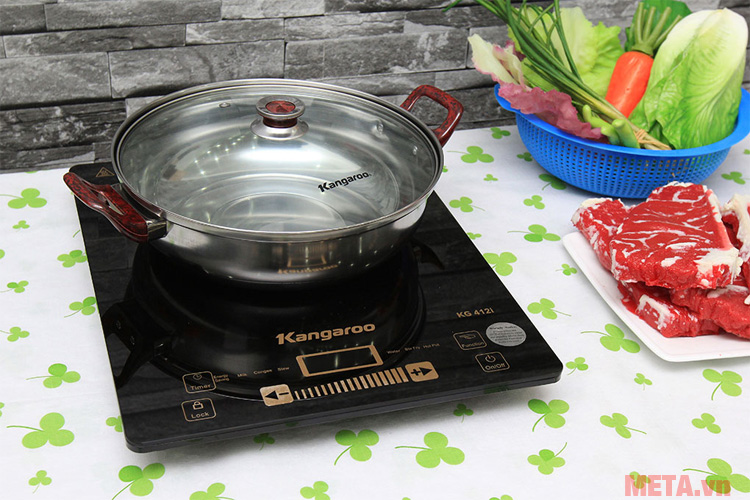 Bếp được tặng kèm 1 nồi lẩu