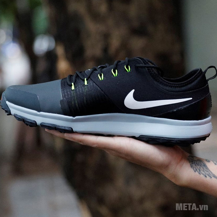 Giày golf màu xanh đen 