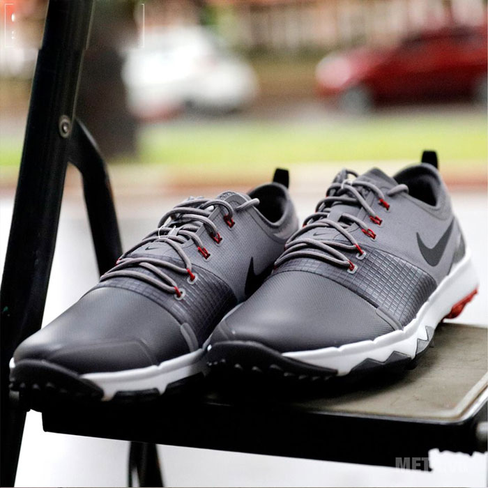 Giày golf màu ghi xám 
