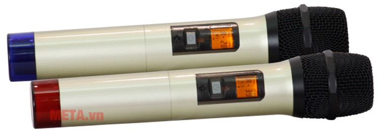 Loa được đi kèm 2 micro Loa được đi kèm 2 micro