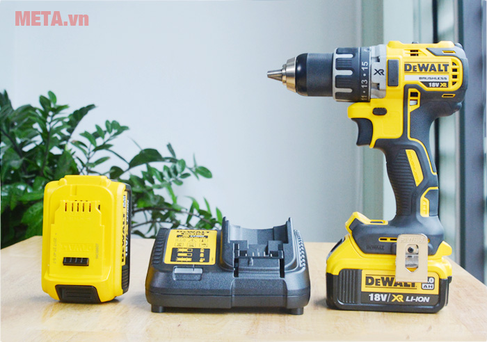 Máy khoan vặn vít dùng pin DeWalt DCD791M2