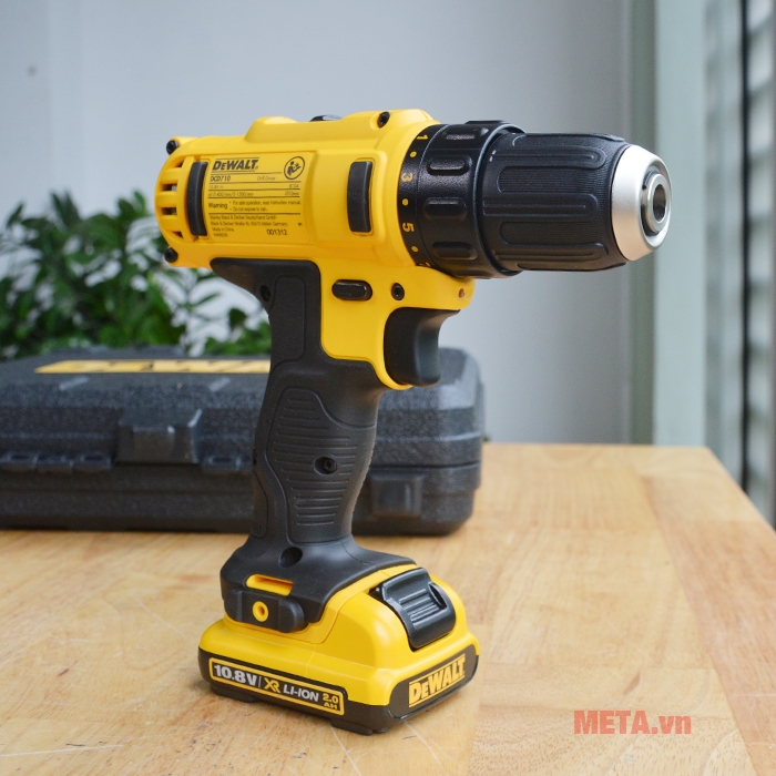 Máy khoan vặn vít dùng pin Dewalt DCD710D2 có màu sắc nổi bật