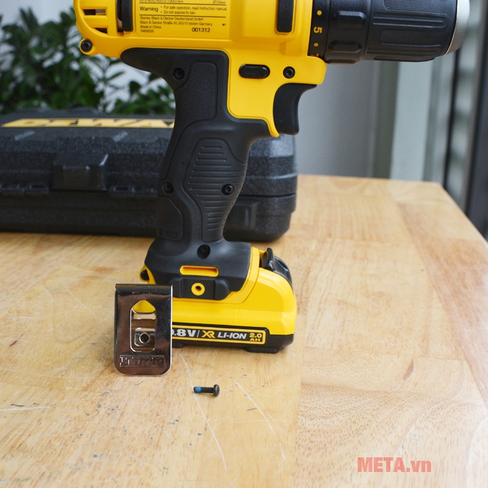 Máy khoan vặn vít dùng pin Dewalt DCD710D2 đi kèm 1 đầu mũi bắt vít