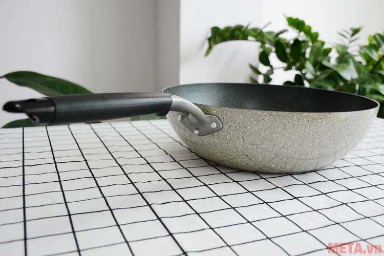 Chảo sâu lòng chống dính Lock&Lock LHB9305-IH có tay cầm bọc nhựa, thiết kế cán rời Chảo sâu lòng chống dính Lock&Lock LHB9305-IH có tay cầm bọc nhựa, thiết kế cán rời