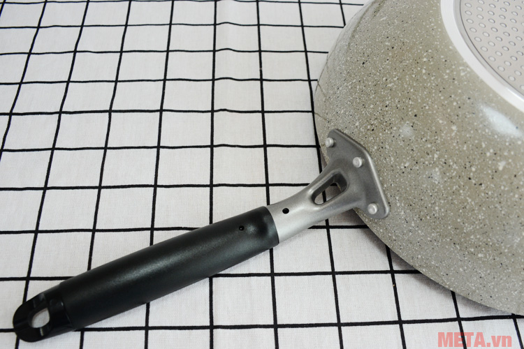 Chảo sâu lòng không biến dạng khi đun nấu ở nhiệt độ cao Chảo sâu lòng không biến dạng khi đun nấu ở nhiệt độ cao