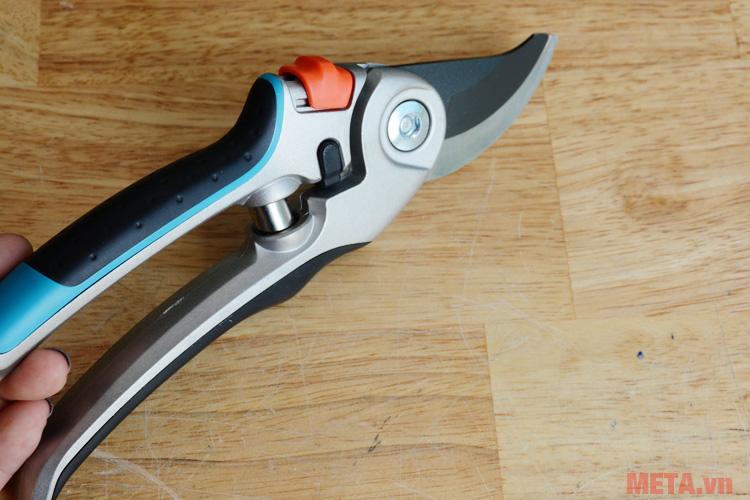 Tay cầm được bọc cao su êm ái Tay cầm được bọc cao su êm ái