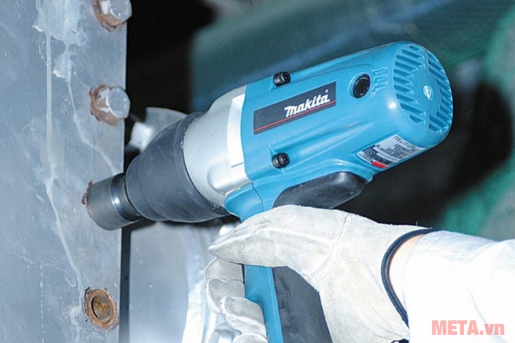 Máy vặn ốc Makita