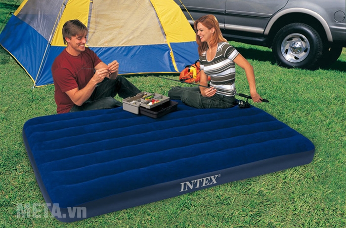 Đệm hơi Intex kèm bơm 68758 (64758) 1,37m