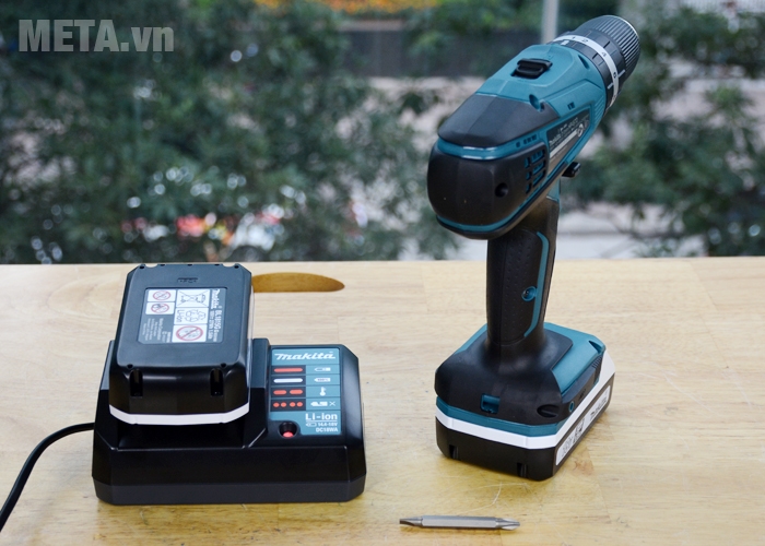 Máy khoan pin Makita HP457DWE phù hợp sử dụng cho gia đình 