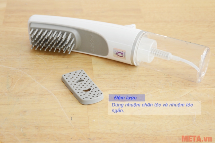 Lược được đi kèm 1 đệm lược nhuộm tóc ngăn, chân tóc