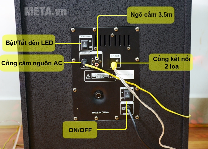 Các jack cắm và ngỗ vào phía sau loa 