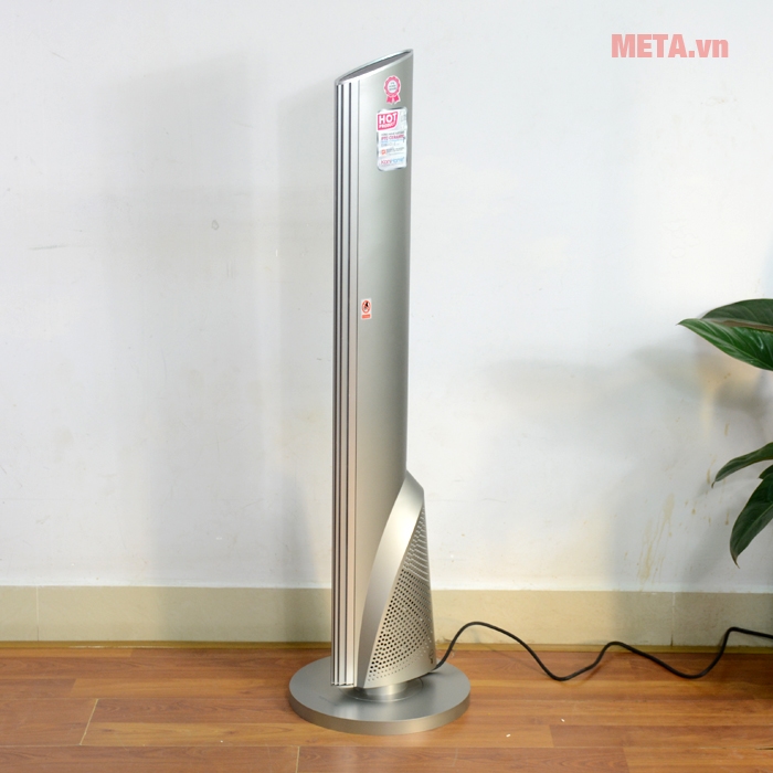 Máy sưởi KoriHome EHK-101-S với màu bạc sang trọng