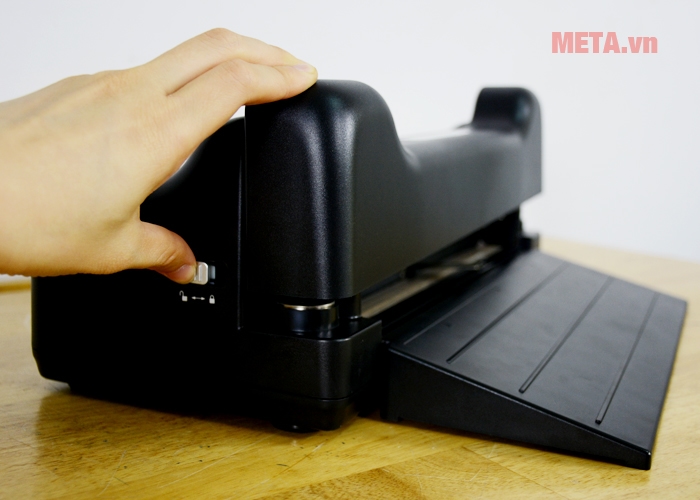 Nút cơ học khóa máy 