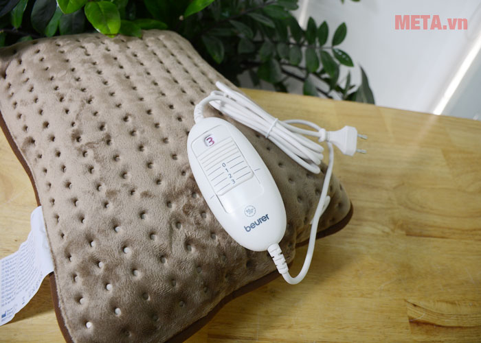 Gối sưởi Beurer HK48 đi kèm 1 bảng điều khiển cầm tay