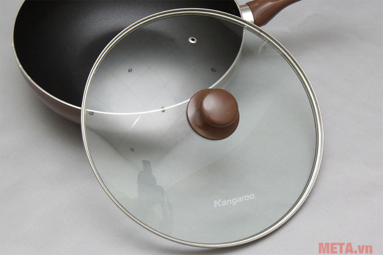 Chảo được kèm vung kính
