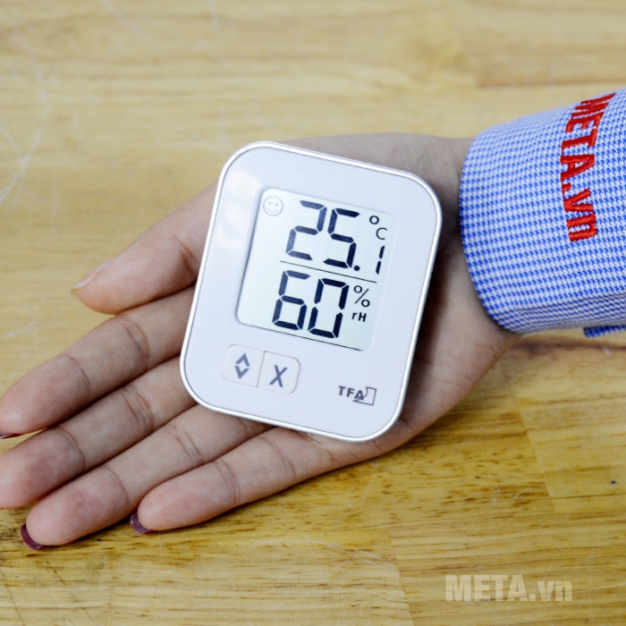 Nhiệt ẩm kế điện tử TFA01 MOXX có kích thước nhỏ gọn