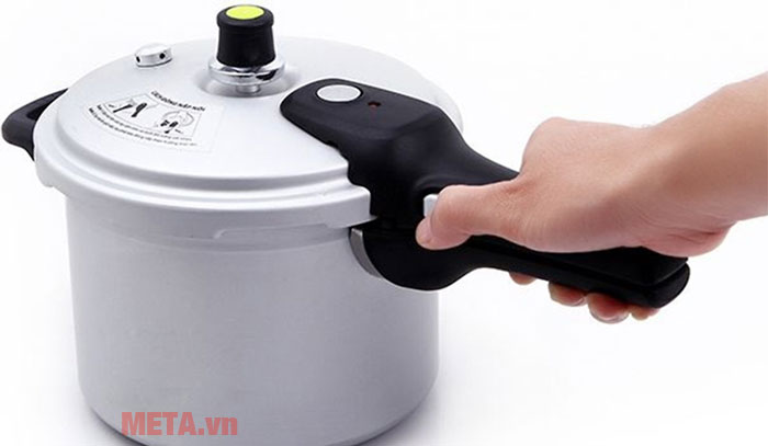 Tay cầm dài an toàn cho bàn tay người nội trợ