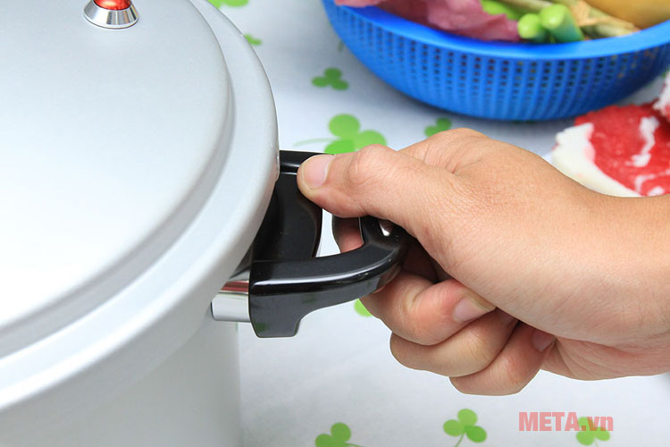 Quai cầm nồi áp suất