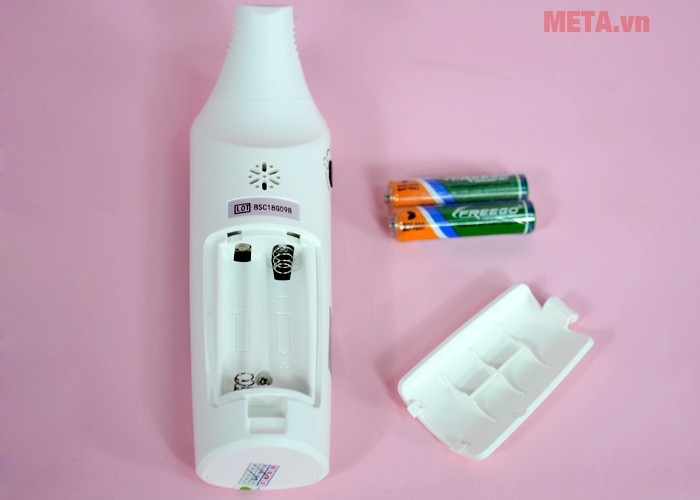 Nhiệt kế điện tử hồng ngoại iMediCare iTM 32A sử dụng 2 pin AAA