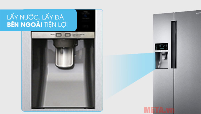 Bạn dễ dàng lấy nước lấy đá từ bên ngoài